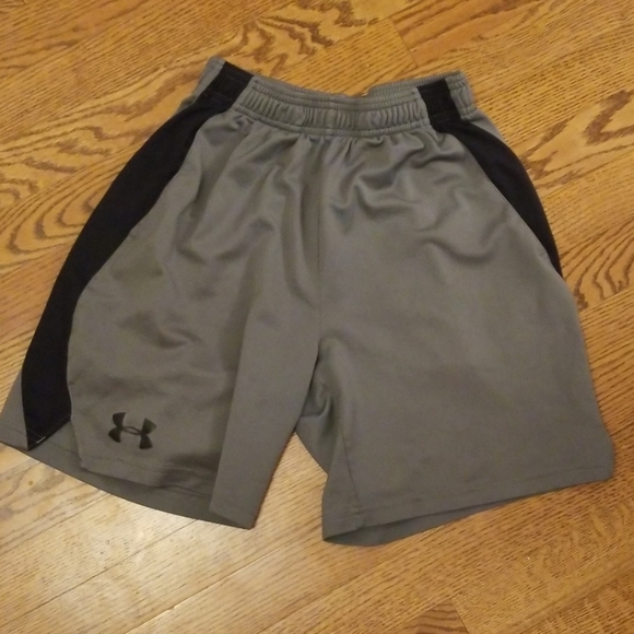 Under Armour Other - Under Armour boys athletic shorts sz med